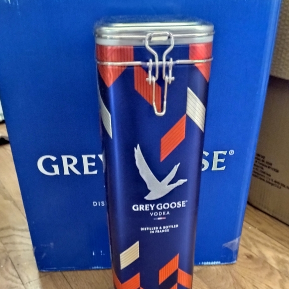 New Grey Goose Vodka metal tin - Picture 2 of 11
